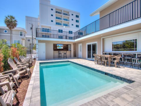 Forever Sunshine has an amazing outdoor space with pool, bar, tv, grill and outdoor seating!