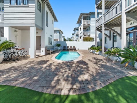 Winston at Rosemary | Private Pool | 1 Minute Walk To Downtown Rosemary