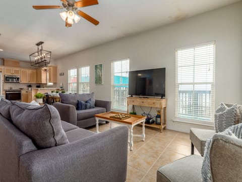 Living Room Island Sun Ocean front Beach House