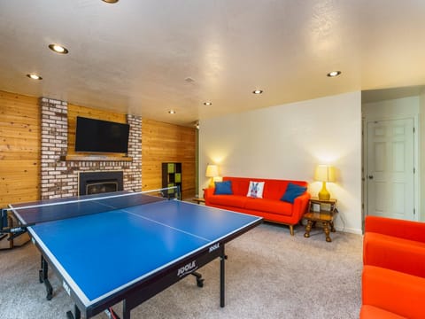 Downstairs recreation room. ("Respite" - Unit 8 Lot 228 Vacation Rental)