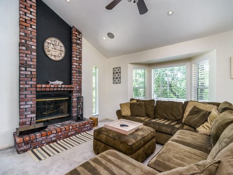 Living room and fireplace. Unit 13 Lot 166, Pine Mountain Lake Vacation Rental, Ridgecrest Rendezvous.
