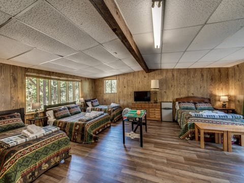 Two twins and two full beds in the bonus room. Unit 13 Lot 351 Vacation Rental (Grizzly Blair Lodge)