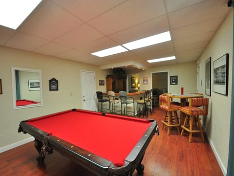 Game Room, downstairs level. Unit 4 Lot 468 Vacation Rental (Yosemite Villa)