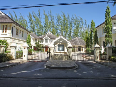 Security gates at the entrance of the Falls