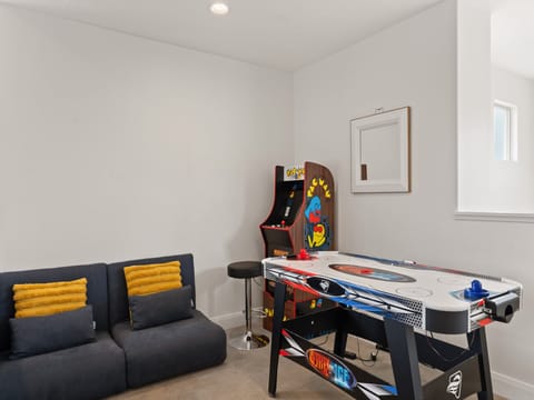 Air Hockey and Arcade Game