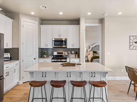 98bb7dec-9a4e-43bb-b772-9b63ee616f33