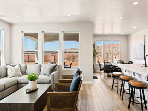 1095ae24-9472-4d20-be1e-f7b76620f0d5