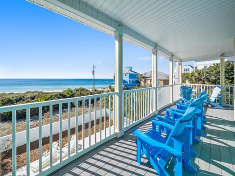 Top floor balcony views of the Inlet Beach coastline with seating for everyone to enjoy