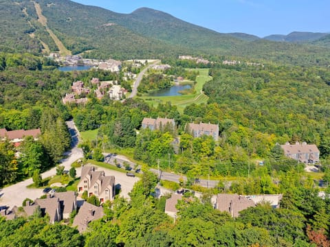 A gorgeous aerial view of Fall Line and its proximity to Killington ski and golf resort