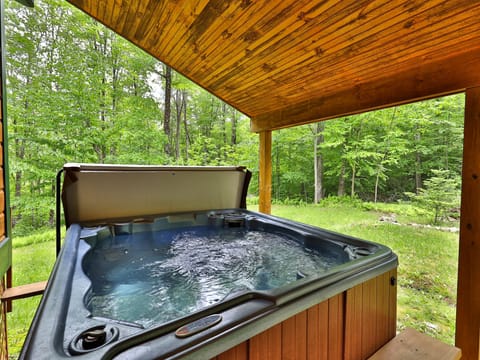 Relax after a day of skiing in the outdoor hot tub