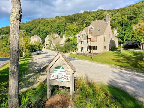 Fall Line condominiums are located a short distance to skiing at Killington or golfing at the Killington golf course.