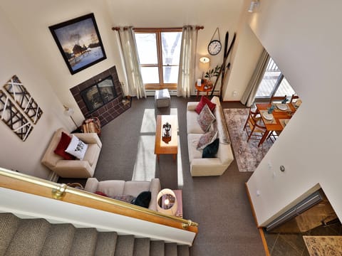 Beautiful, tastefully decorated, and cozy, Trail Creek #50 is located close to the base of Killington Ski Resort