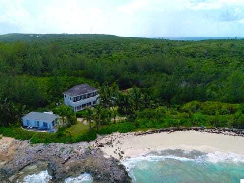 Alfred House is located on a point between two spectacular beaches.