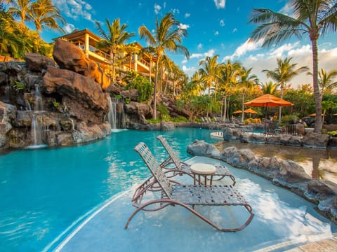 Gorgeous pool and hot tup on Ho'olei property