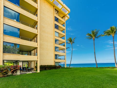 Private lanai with tropical views of the beautiful Pacific ocean