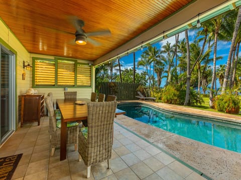 Outdoor Dining on Your Lanai with INCREDIBLE Views!