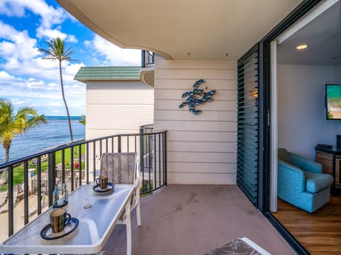 Lanai access from the living room