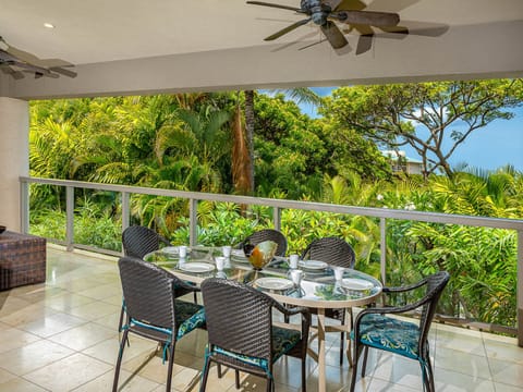 Dining table for 6 on your private lanai