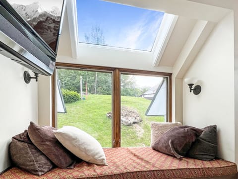 Window Bench, great place to relax and read a book or watch TV