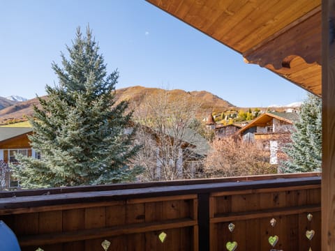 Family Room Balcony with views of the majestic mountains.