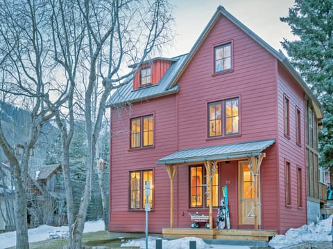 This 3 bedroom, eco-conscious home is spacious and centrally located just a couple of blocks up from the center of Telluride's main street.