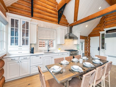 Contemporary mountain vibes with this big open kitchen zone.