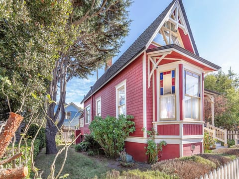 Welcome to "Little House"!