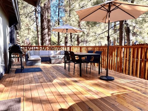 Large upper and lower deck great for entertaining. Propane BBQ, eight seater spa, playground off the deck. **No outdoor activities during Big Bear Lake Quiet Hours of 10pm-7am**