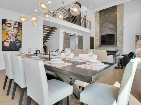 Vacation rental dining area flowing into the open concept living area.