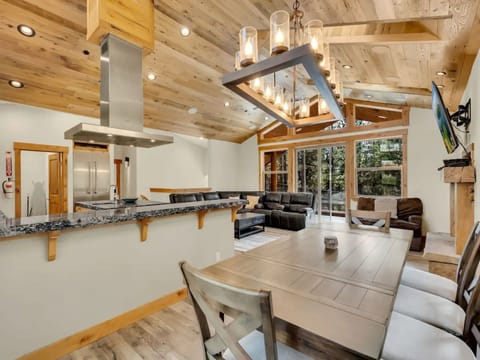 Beautiful Great Room - DIning Area