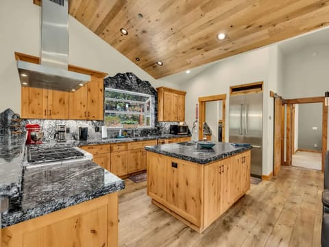 Fully Equipped Gourmet Kitchen with Alder Cabinetry