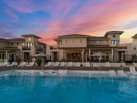 Lagoon-Front Access from Backyard