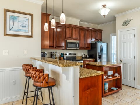 005 Just Beachy Fully Equipped Kitchen