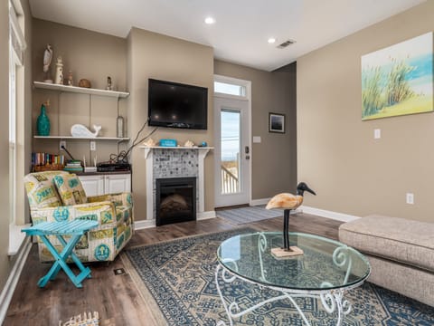004 Lazy Daze Beach House Living Room with Fire Place