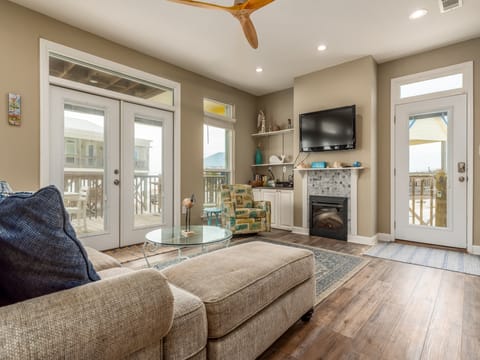 003 Lazy Daze Beach House Pet Friendly Living Room