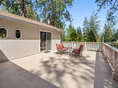 Large deck seating area. "Tranquil Retreat" Pine Mountain Lake Vacation Rental Unit 13 Lot 119A