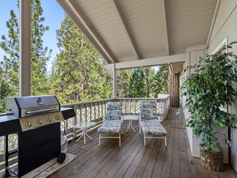 BBQ Area On Large Deck "Tranquil Retreat" Pine Mountain Lake Vacation Rental Unit 13 Lot 119A