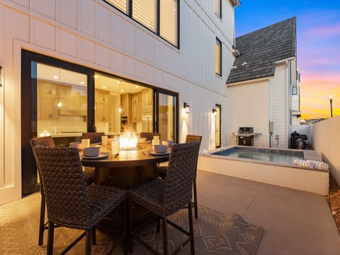 Patio / Firetable / Hot Tub