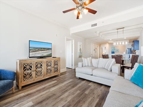 003 - Beach Bum Living Room with TV