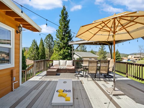 Lounge and sun area on deck.
Pine Mountain Lake Unit 4 Lot 44. Vacation Rental (Kathy's Korner)