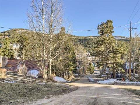 Dirt road leading to the home's entrance