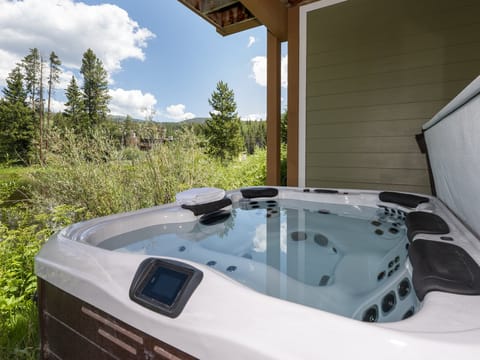 Private Hot Tub -Relax after a long day of adventuring!