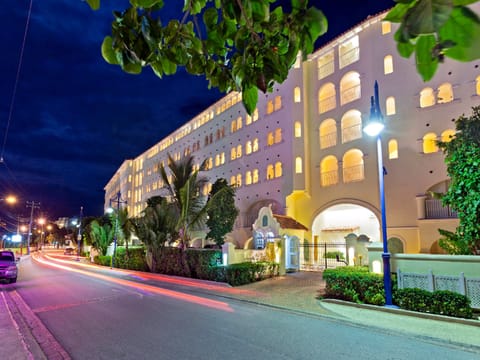 Sapphire Beach Streetscape