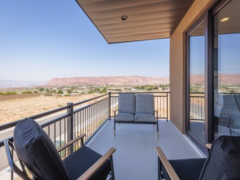 Read a book and enjoy the weather while you lounge around in the comfort on the upstairs balcony.