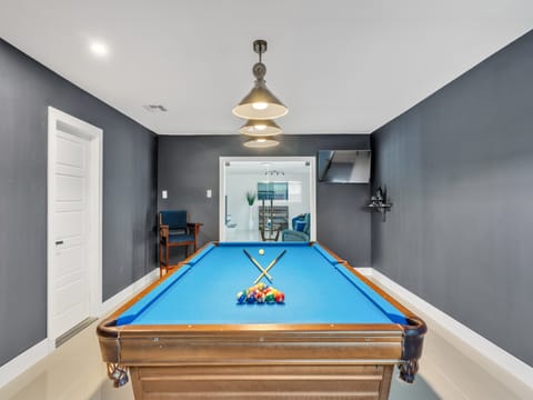 Professional billiard table