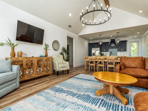 004 Sandy Clam V Living Area