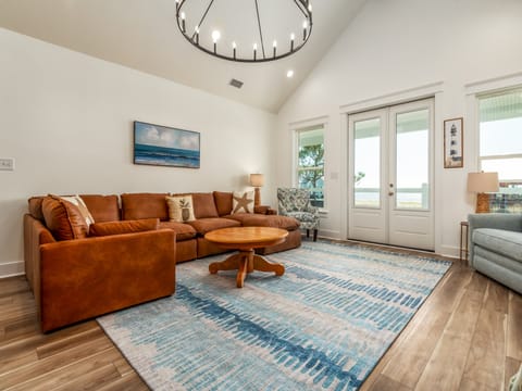 002 Sandy Clam V Living Room