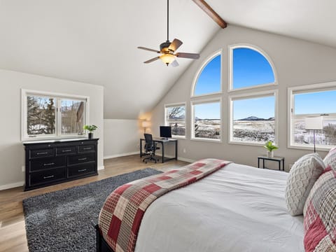 Primary Suite features California Kind, ensuite bathroom and huge walk-in closet