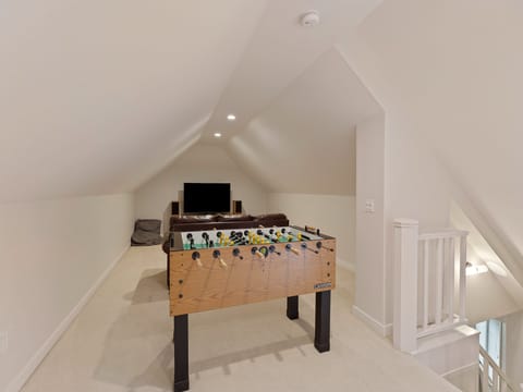 Siskin 12 - Top Floor, Hangout with Two Twin Beds, Foosball and TV area