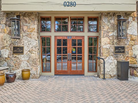 Exterior Front Entry